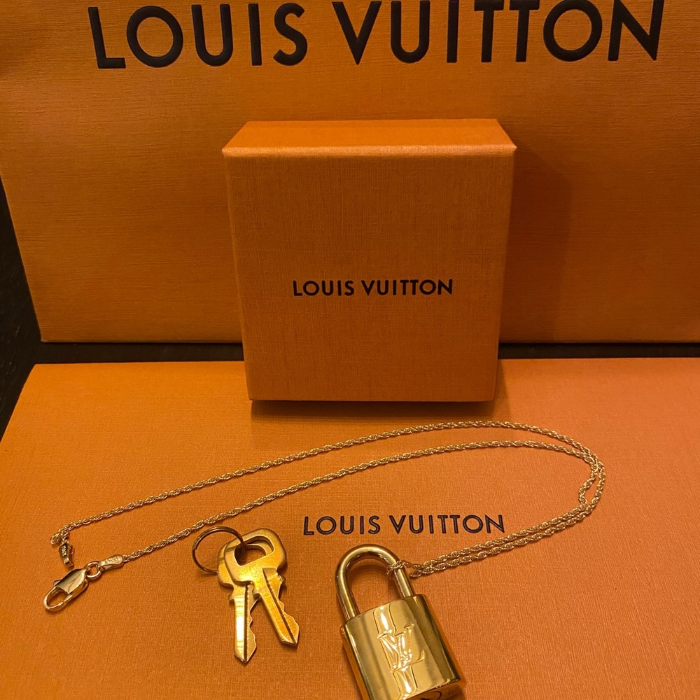 Louis Vuitton New, lock and key necklace. Hard to find! Authentic. - Picture 8 of 12